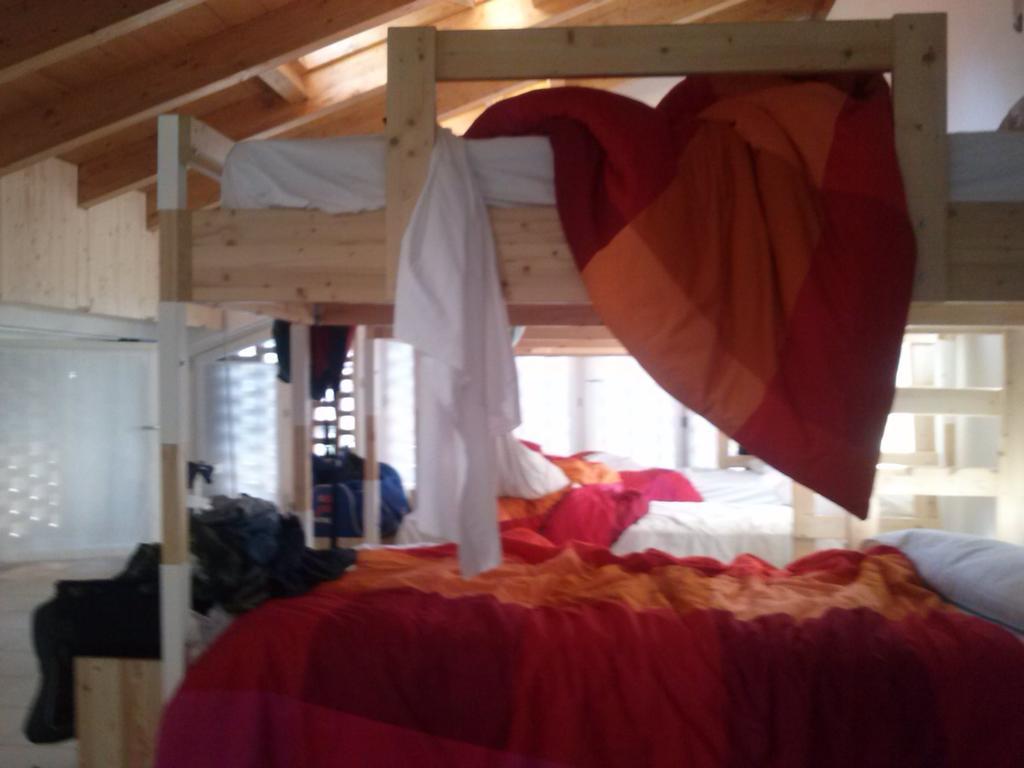 Ostello Casa Rossa Laveno-Mombello Habitación foto