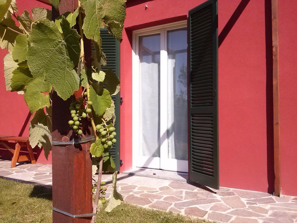 Ostello Casa Rossa Laveno-Mombello Exterior foto