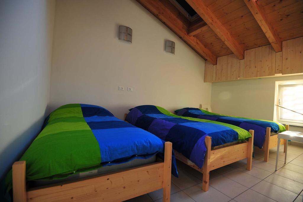 Ostello Casa Rossa Laveno-Mombello Habitación foto