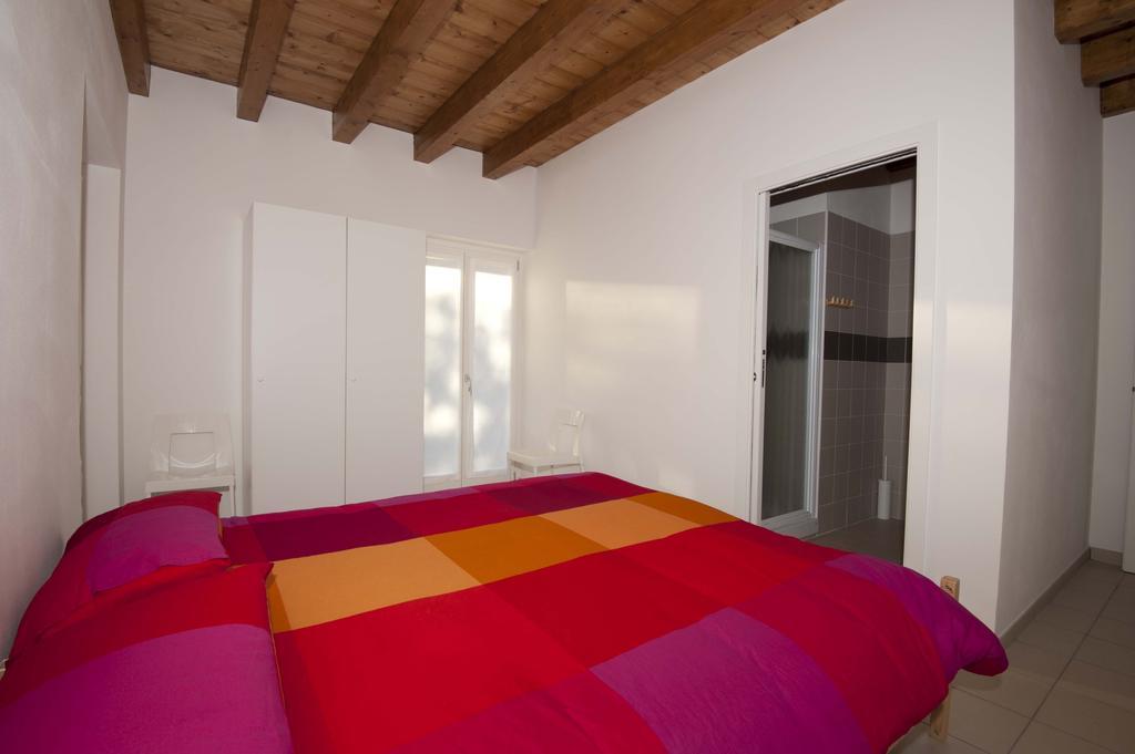 Ostello Casa Rossa Laveno-Mombello Habitación foto