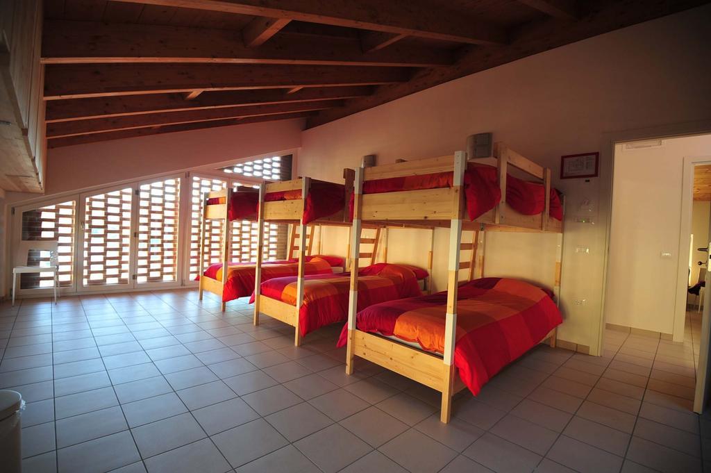 Ostello Casa Rossa Laveno-Mombello Habitación foto
