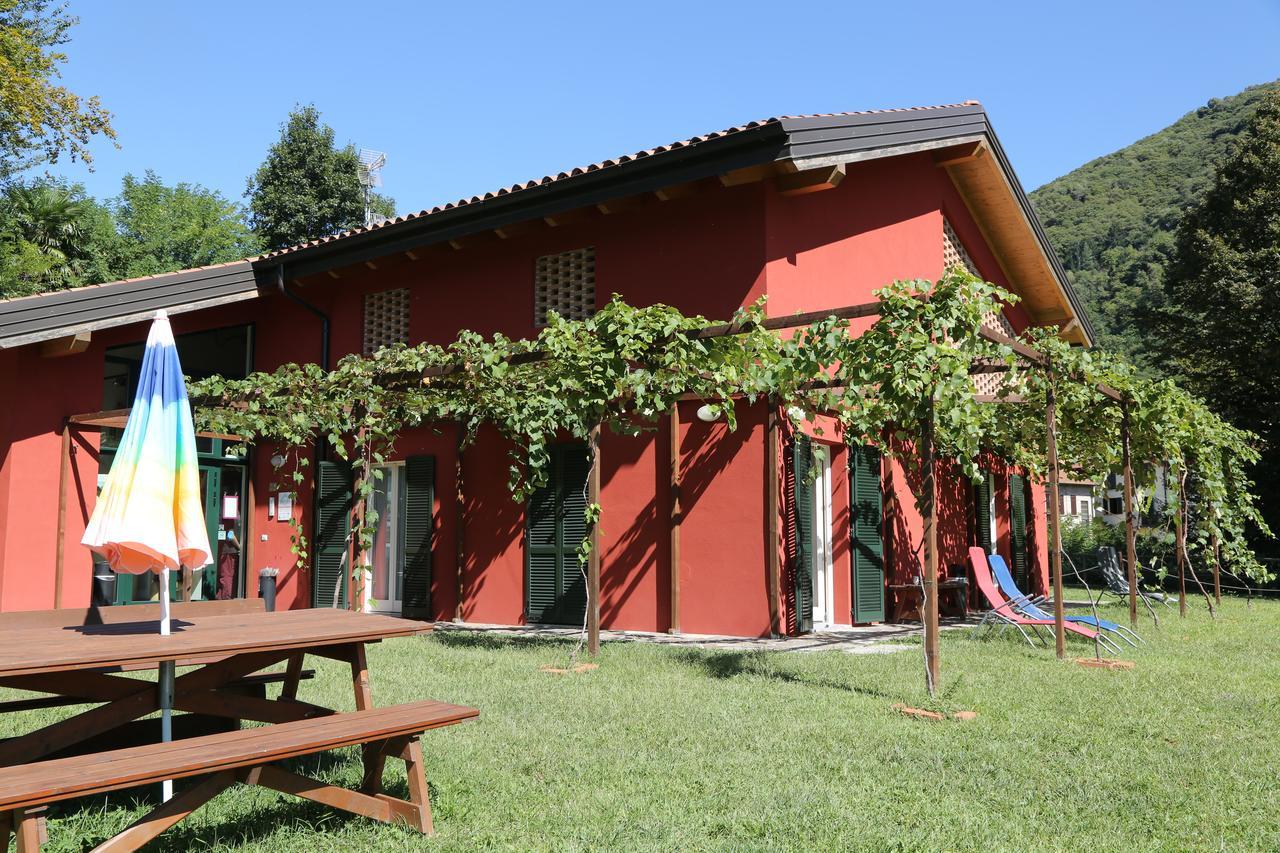 Ostello Casa Rossa Laveno-Mombello Exterior foto